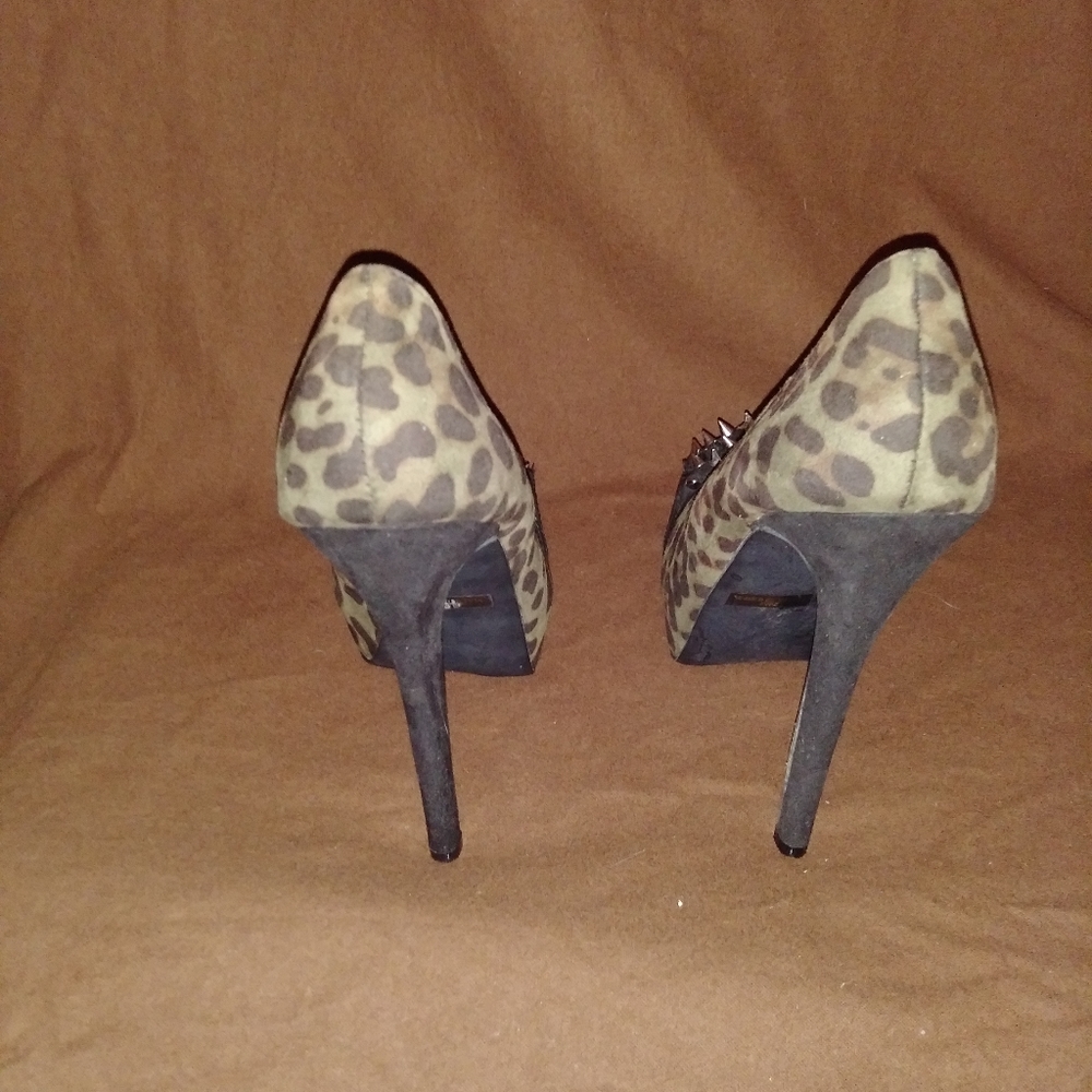 Shoes - Picture 3 of 4